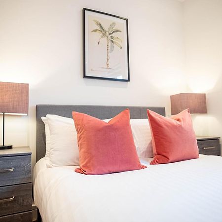 Deluxe Chic 1 2 Bed Apts Near Heathrow Legoland Windsor Slough Villa Dış mekan fotoğraf