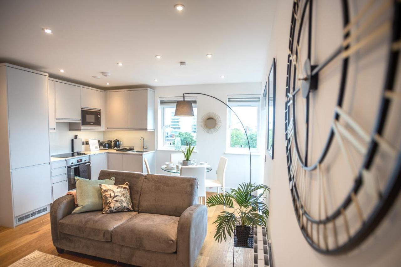 Deluxe Chic 1 2 Bed Apts Near Heathrow Legoland Windsor Slough Villa Dış mekan fotoğraf