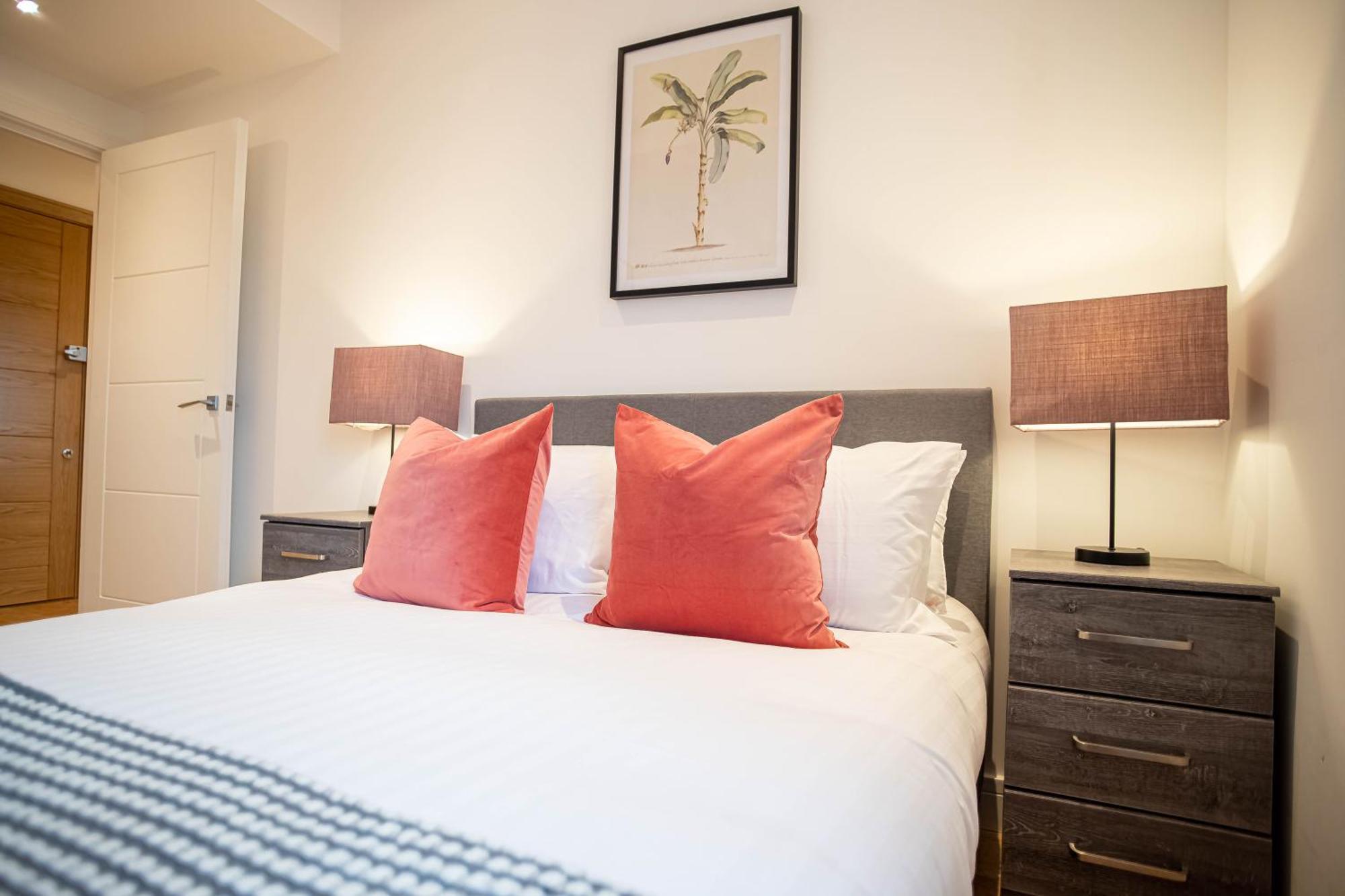 Deluxe Chic 1 2 Bed Apts Near Heathrow Legoland Windsor Slough Villa Dış mekan fotoğraf