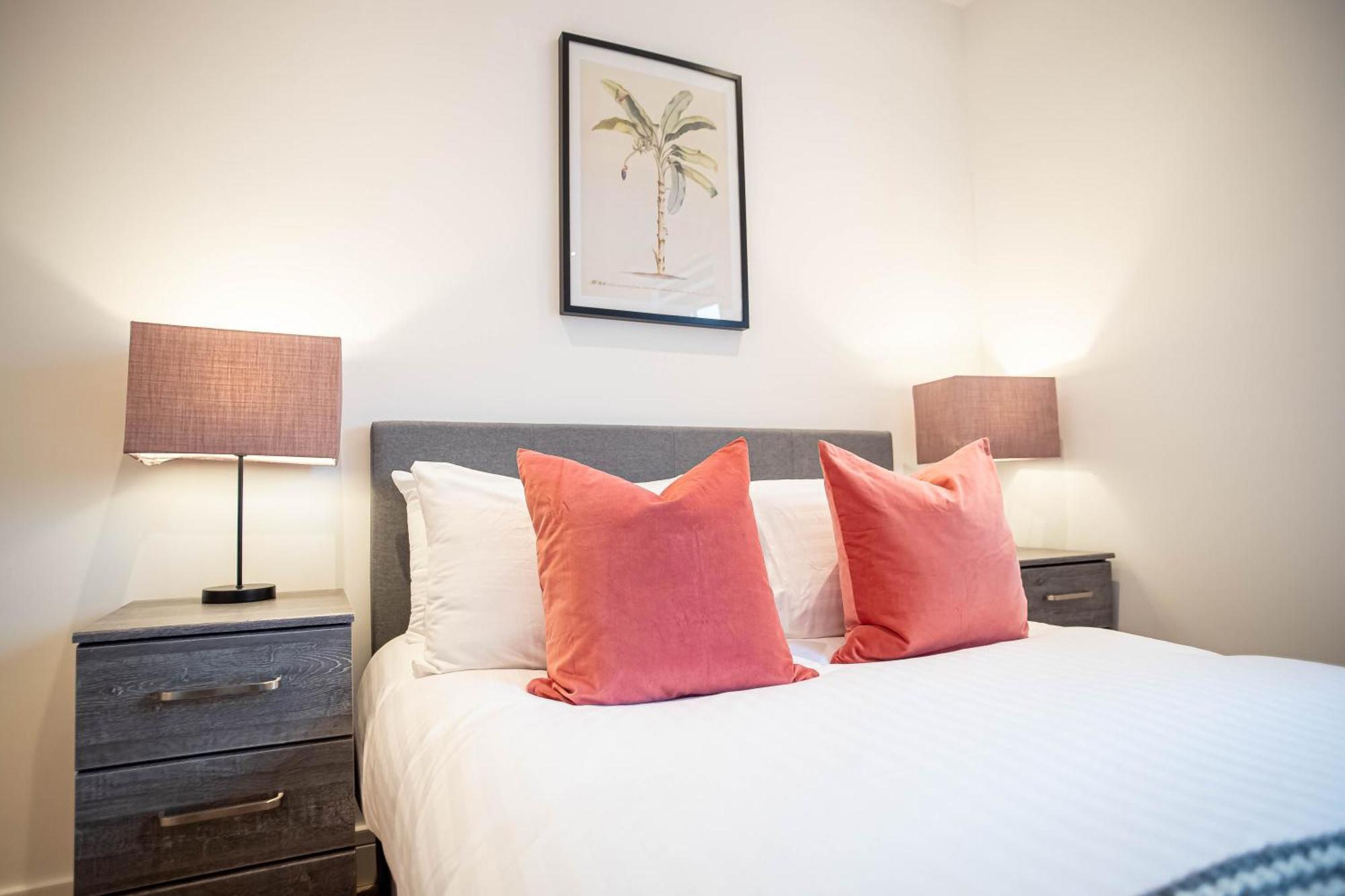 Deluxe Chic 1 2 Bed Apts Near Heathrow Legoland Windsor Slough Villa Dış mekan fotoğraf
