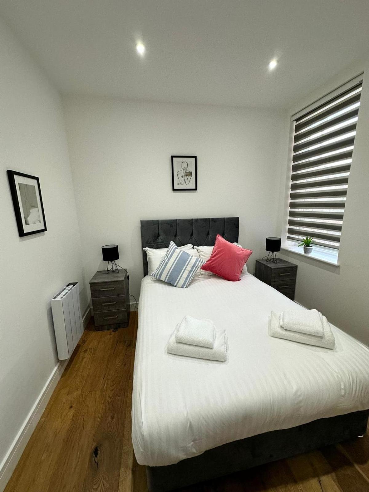Deluxe Chic 1 2 Bed Apts Near Heathrow Legoland Windsor Slough Villa Dış mekan fotoğraf