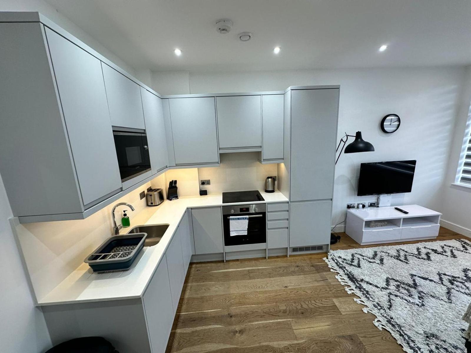Deluxe Chic 1 2 Bed Apts Near Heathrow Legoland Windsor Slough Villa Dış mekan fotoğraf
