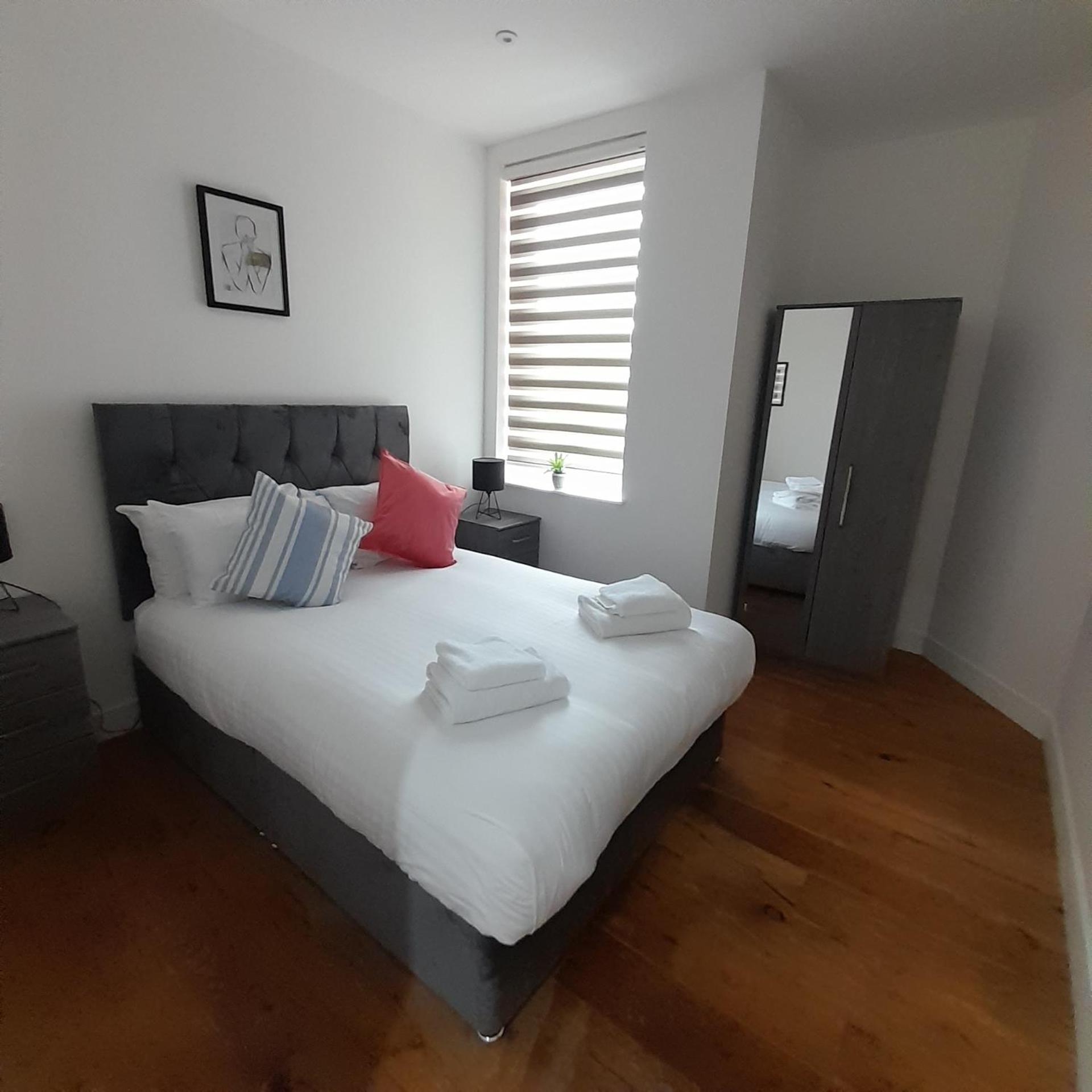 Deluxe Chic 1 2 Bed Apts Near Heathrow Legoland Windsor Slough Villa Dış mekan fotoğraf