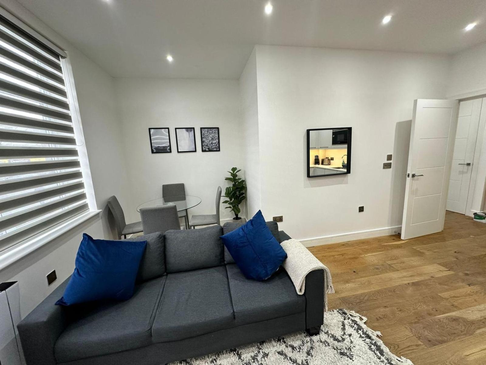 Deluxe Chic 1 2 Bed Apts Near Heathrow Legoland Windsor Slough Villa Dış mekan fotoğraf