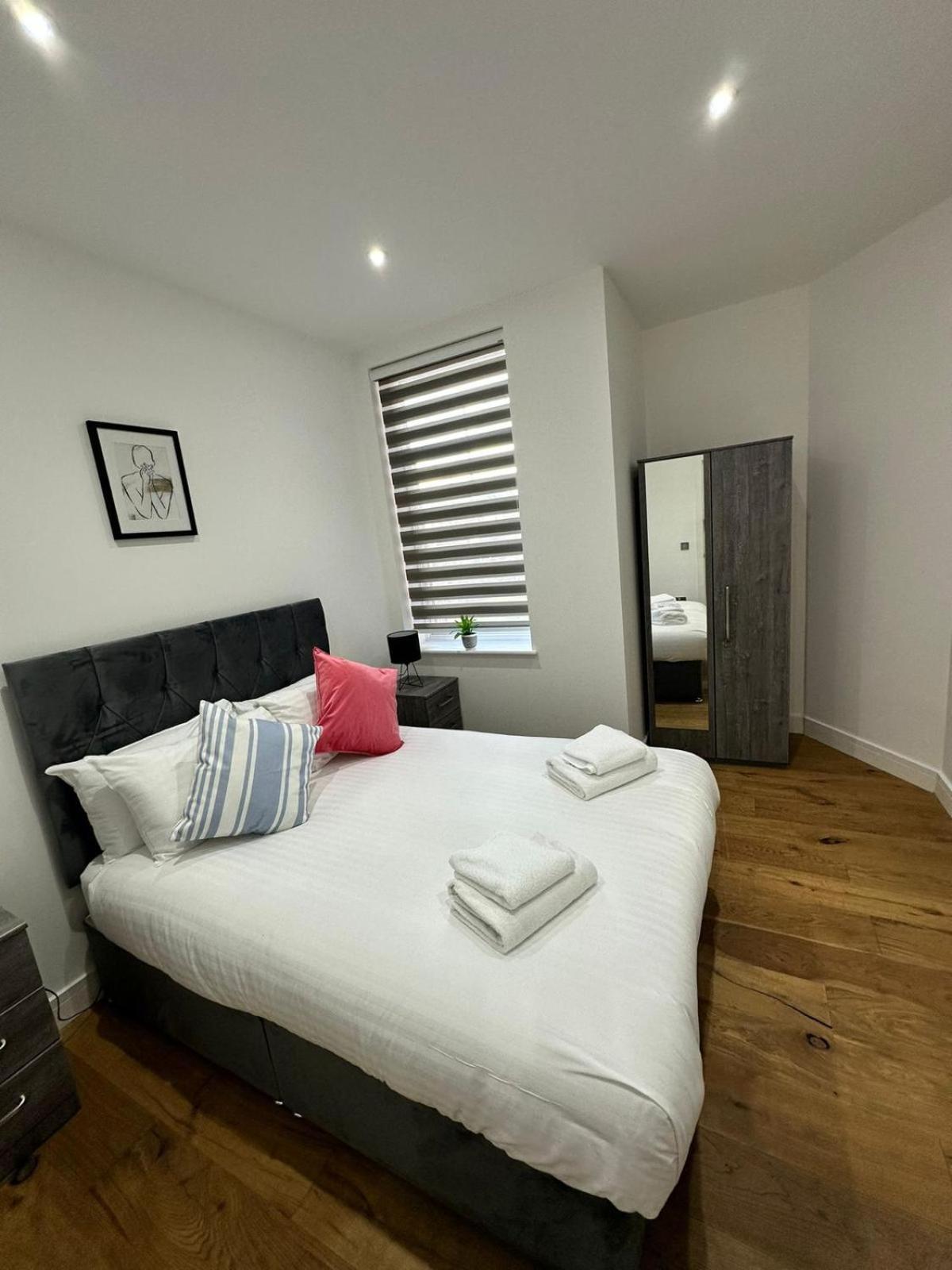 Deluxe Chic 1 2 Bed Apts Near Heathrow Legoland Windsor Slough Villa Dış mekan fotoğraf