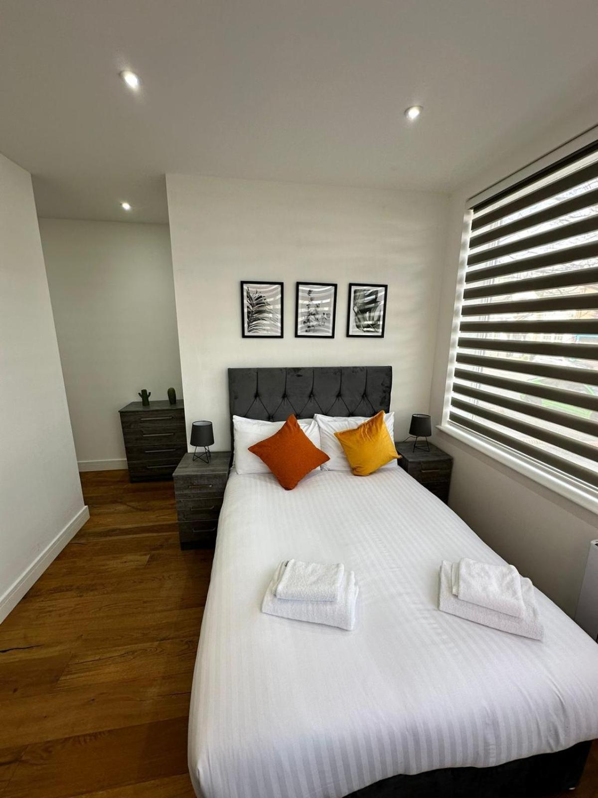 Deluxe Chic 1 2 Bed Apts Near Heathrow Legoland Windsor Slough Villa Dış mekan fotoğraf