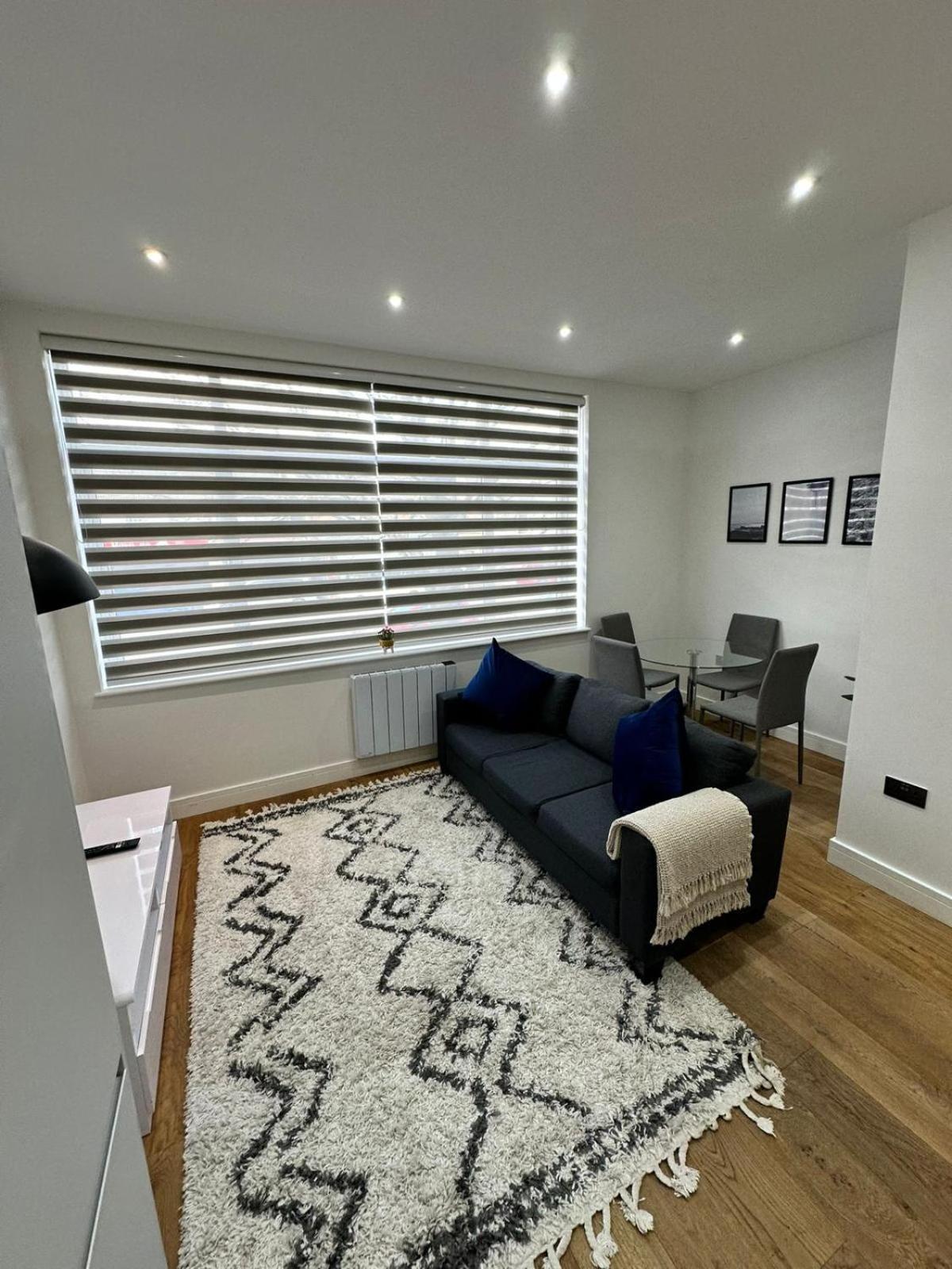 Deluxe Chic 1 2 Bed Apts Near Heathrow Legoland Windsor Slough Villa Dış mekan fotoğraf
