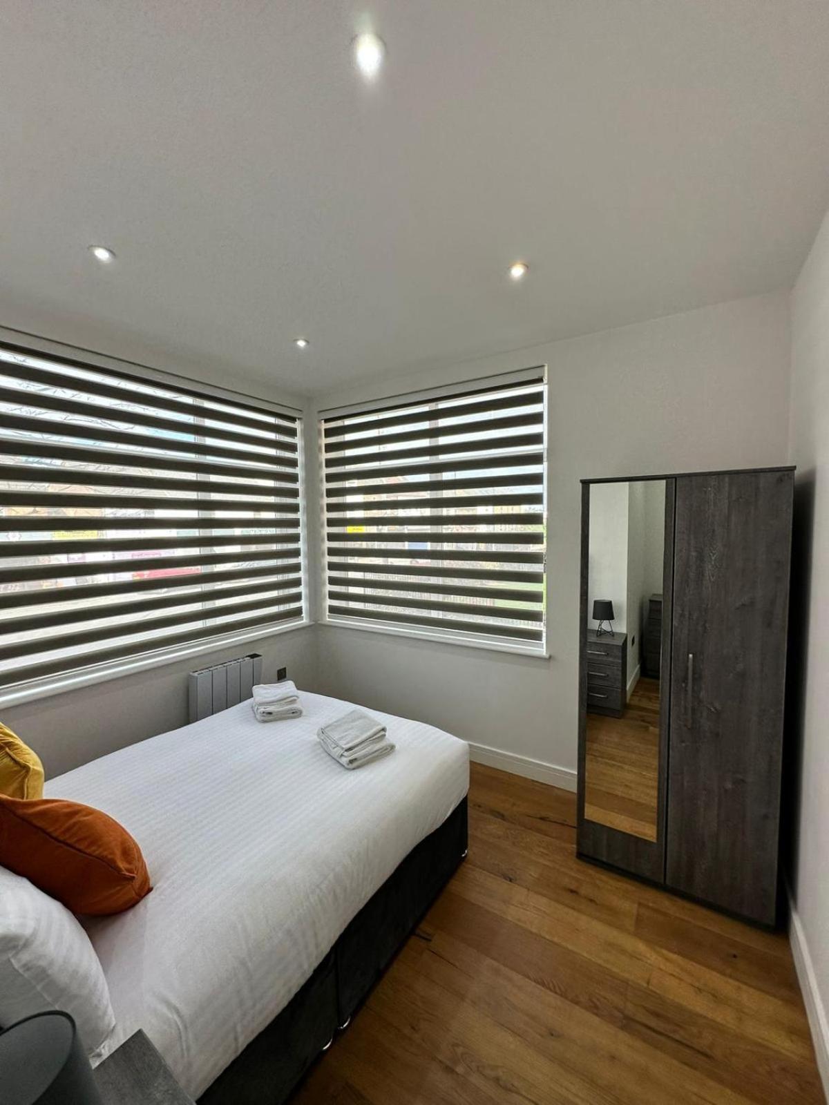Deluxe Chic 1 2 Bed Apts Near Heathrow Legoland Windsor Slough Villa Dış mekan fotoğraf