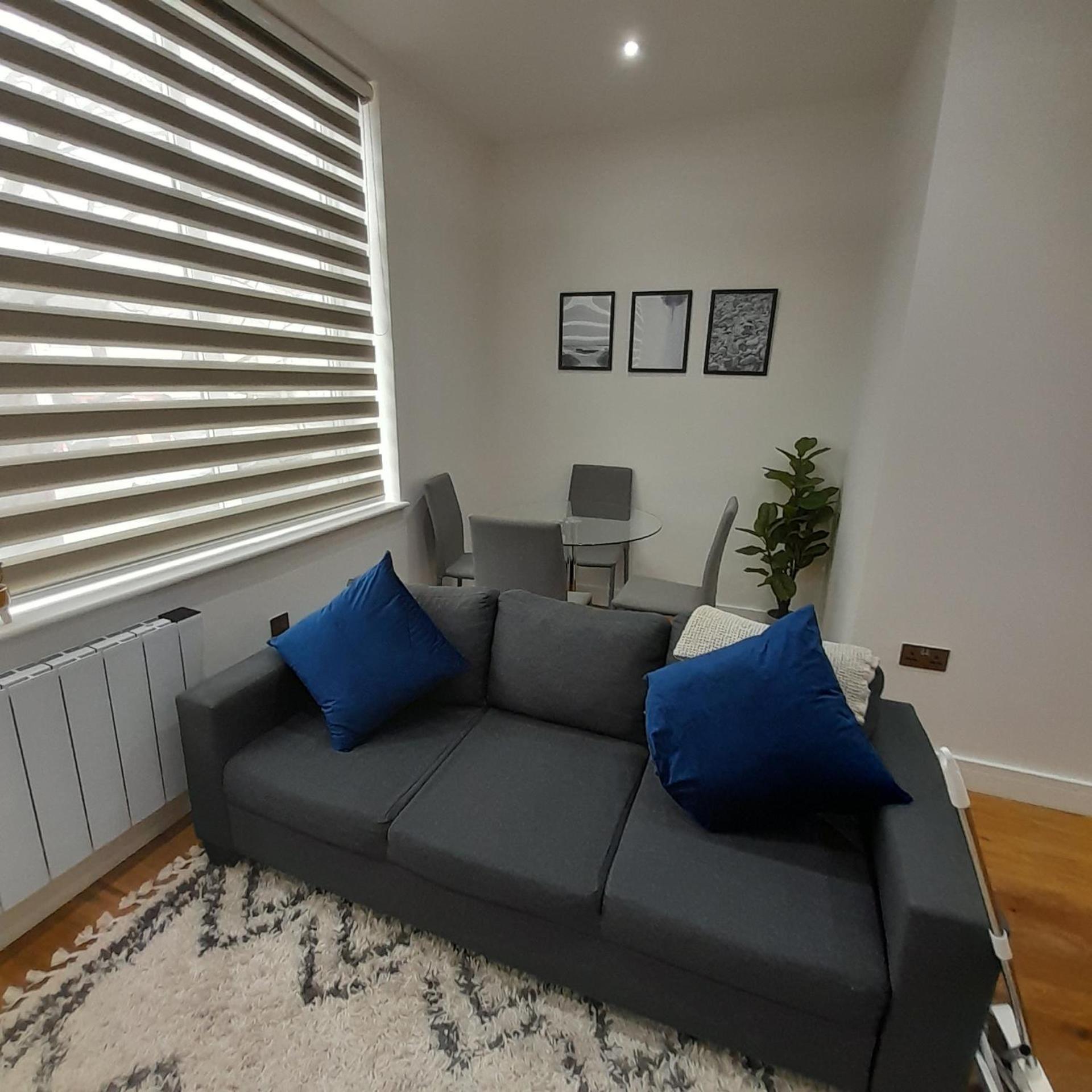 Deluxe Chic 1 2 Bed Apts Near Heathrow Legoland Windsor Slough Villa Dış mekan fotoğraf