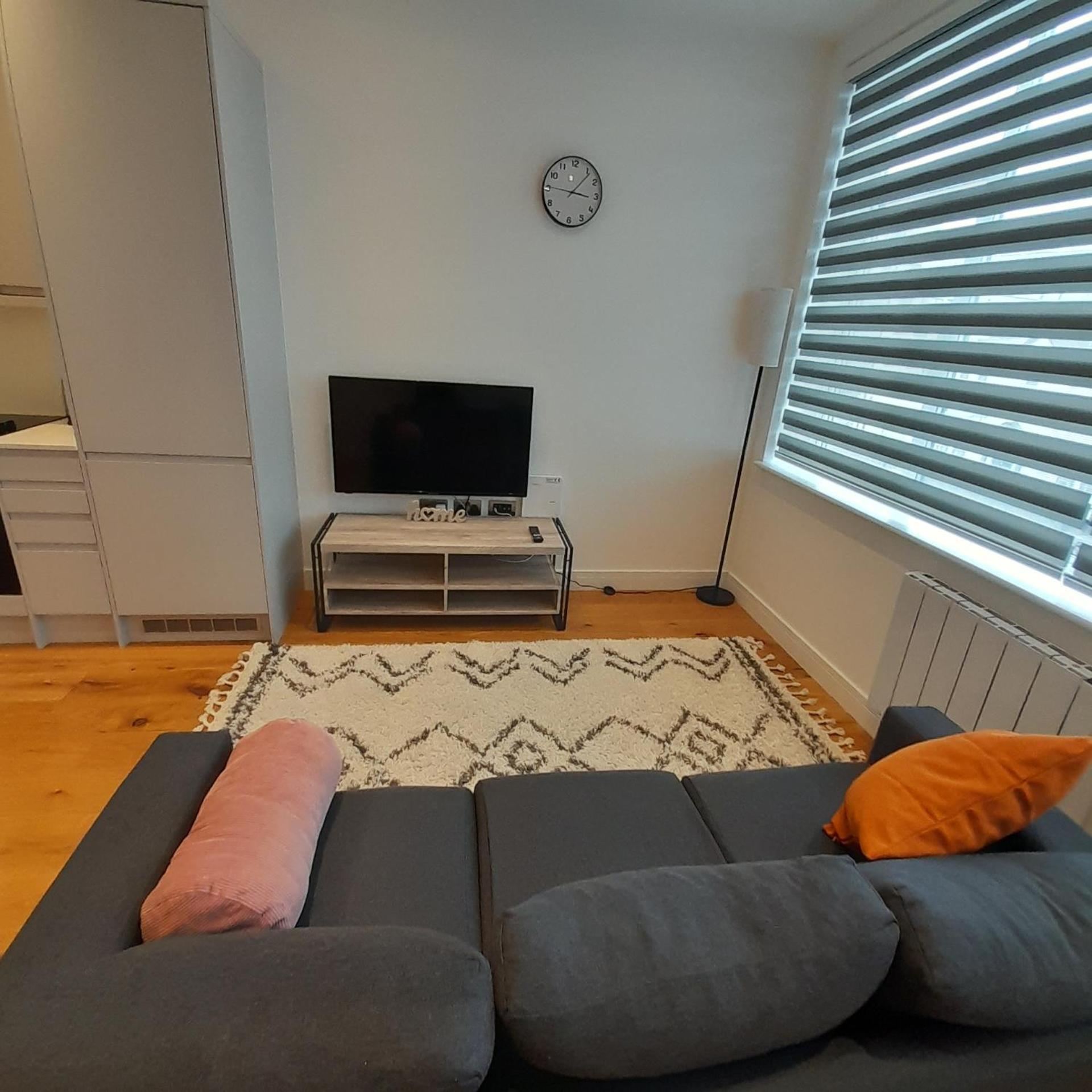 Deluxe Chic 1 2 Bed Apts Near Heathrow Legoland Windsor Slough Villa Dış mekan fotoğraf